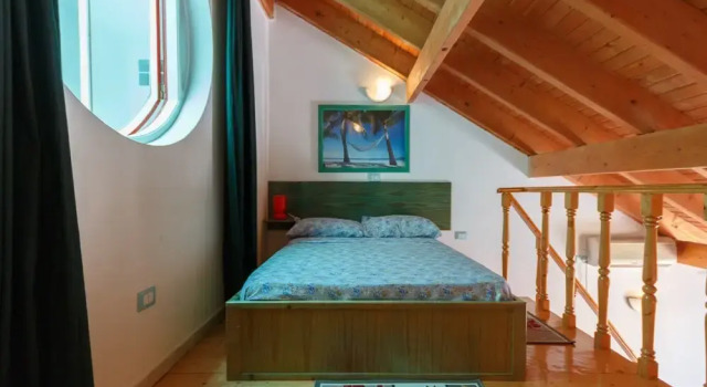 Holiday B&B, Забронировать Отель «постель и завтрак» Отели Санта-Мария с парковкой, рядом с Дом культуры Фунана, Парковка