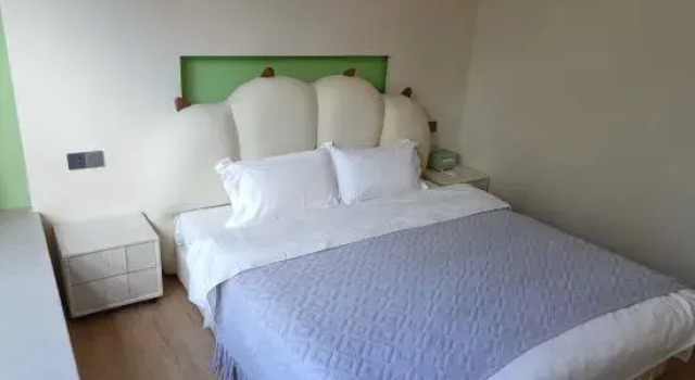 Кровать в общем номере Rezen Longhh Hotel