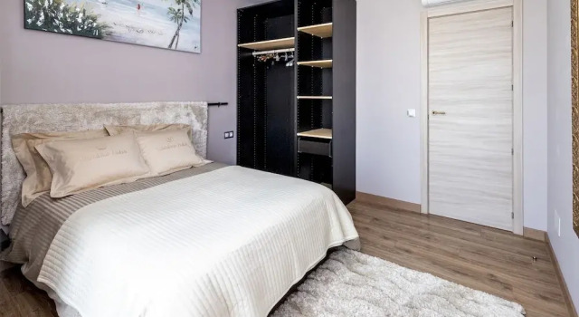 Plaza de Toros II - Recently Renovated Condo in Malaga Centre, Sea Views, 5 Mins Walk to Beach, Забронировать Отель Малага - центр Малага, рядом с Sanctuary of the Nazarene