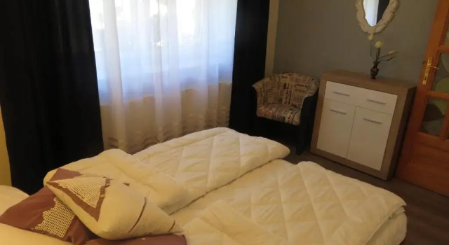 Kővirág Apartman, Book Lejlighed Hoteller i Western Transdanubia med parkering, Parkering
