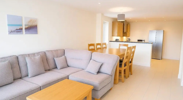 Семейные апартаменты Westbeach Holiday Apartments