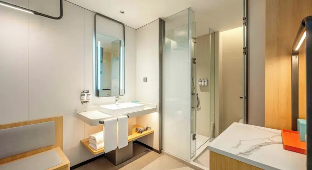 Двухместный номер Standard с видом на сад Holiday Inn Express Shanghai PVG Airport Zhuqiao