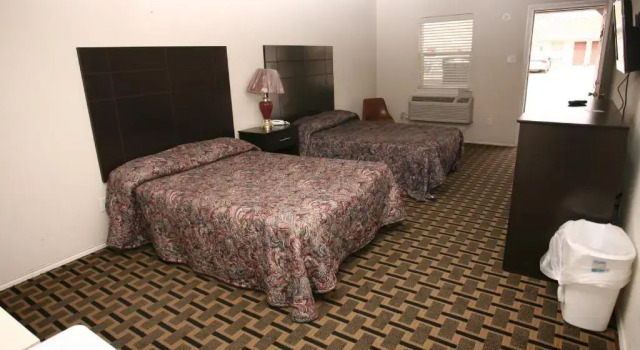 Четырёхместный люкс Andrews Motor Inn