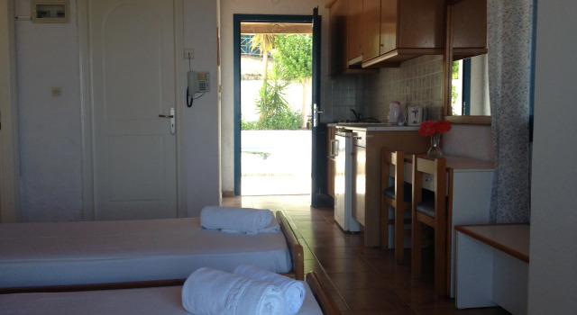 Metaxatos Apartments