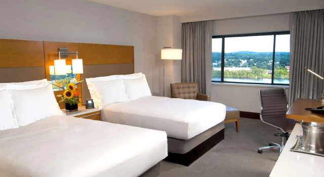 Четырёхместный номер Standard Hilton Albany