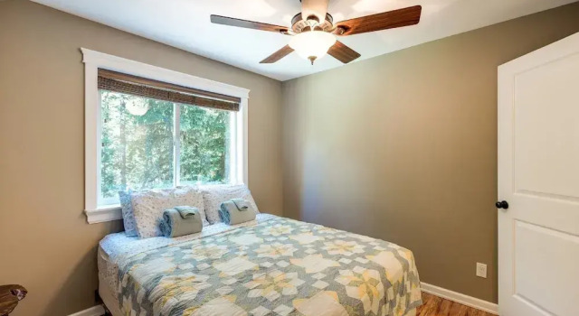 22MBR - Hot Tub - Wi-Fi - BBQ - Pets OK - Sleeps 8, Réserver Maison de vacances Glacier États-Unis