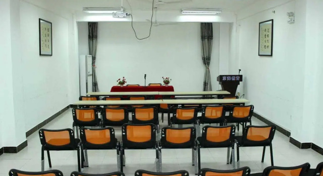 International Youth Inn, Book Hotel Sanya Hainan