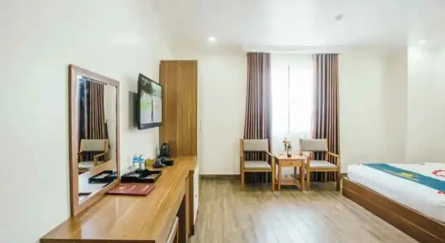 White Crown Hotel, Забронировать Отель Отели Халонг с парковкой, Парковка