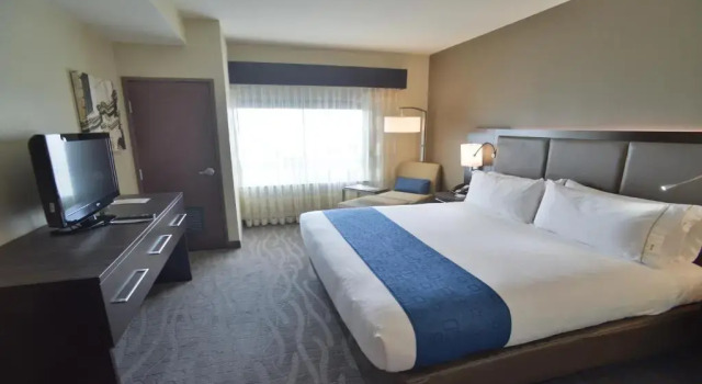 Люкс Holiday Inn & Suites San Antonio Northwest by IHG
