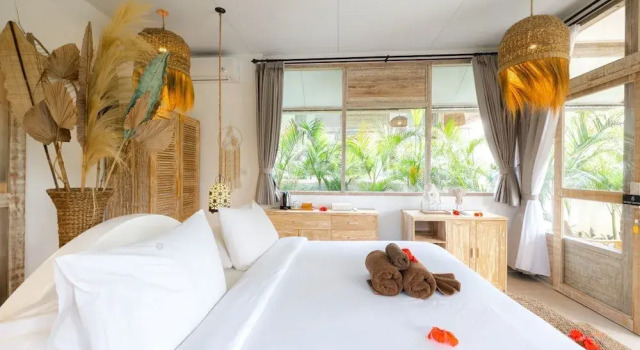 Номер Standard с видом на бассейн Three-bedroom Villa With Private Pool at La Joya Balangan Resort