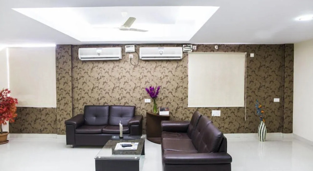 Hyber Hotel's- Gachibowli, Rezerwuj Hotel Secunderabad 