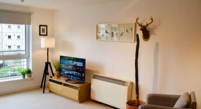Bright and Welcoming 2 Bedroom Leith Flat, Prenota Hotel Hotel a Lothian con parcheggio, Parcheggio