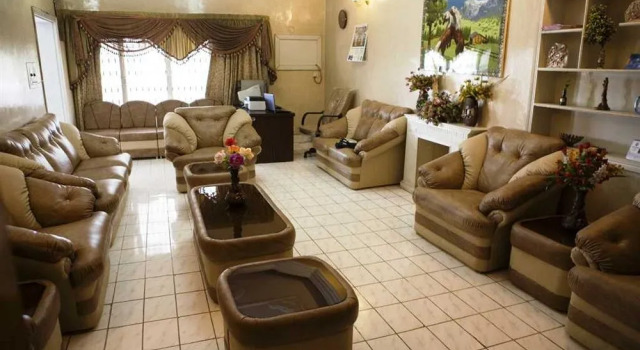 New Cape Grace Guest House, Book Pension Hoteller i F-6 Sector med pool, Swimmingpool