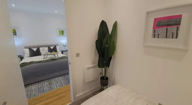 Captivating 1-bed Apartment in Slough With Kingbed, Varaa Huoneisto Asunnot kohteessa Merseyside, Huoneisto
