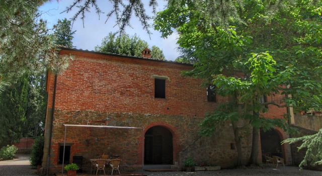 Estate with pool and tennis court in the Tuscan hills, Buchen Sie Villa Villen in Sinalunga, Villa