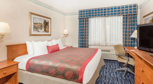 Двухместный люкс Ramada by Wyndham Kent Seattle Area