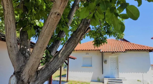 Коттедж White Clam Vintage House with sea view & garden