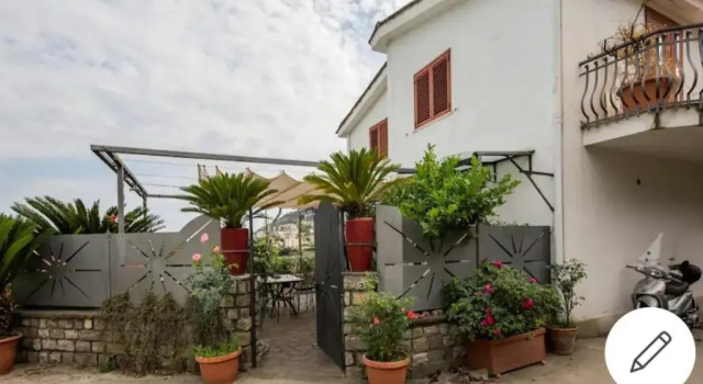 La Terrazza Di Seiano, Забронировать Отель Отели Вико-Экуенсе с парковкой, Парковка