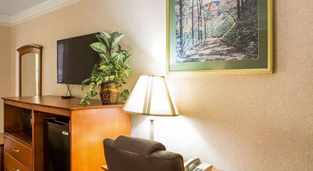 Четырёхместный номер Standard Econo Lodge Knoxville North