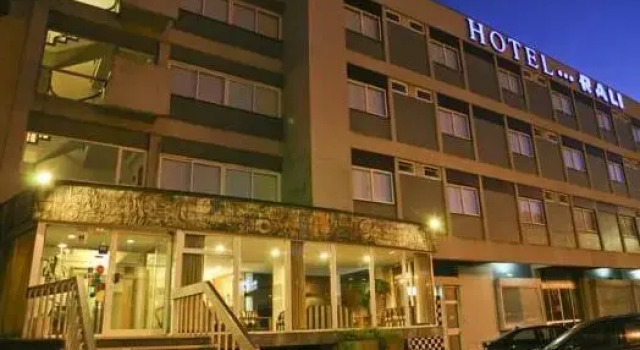 Кровать в общем номере Hotel Rali Viana