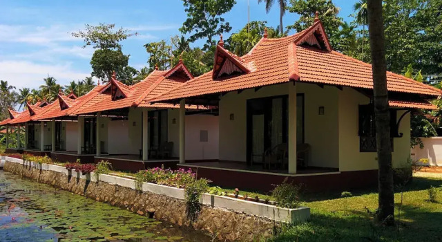Двухместный номер Economy с балконом Palmgrove Lake Resort