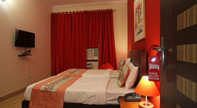 OYO Townhouse 349 Unitech Cyber Park Gurgaon, Забронировать Отель Гургаон 