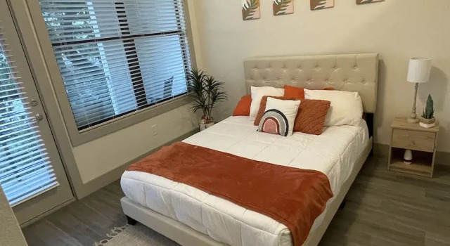 Midtown Loft, Забронировать Отель Хьюстон Texas Gulf Coast, рядом с Музей Холокоста в Хьюстоне