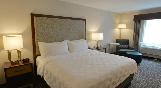 Двухместный номер Standard с видом на бассейн Holiday Inn Hotel & Suites Minneapolis-Lakeville by IHG