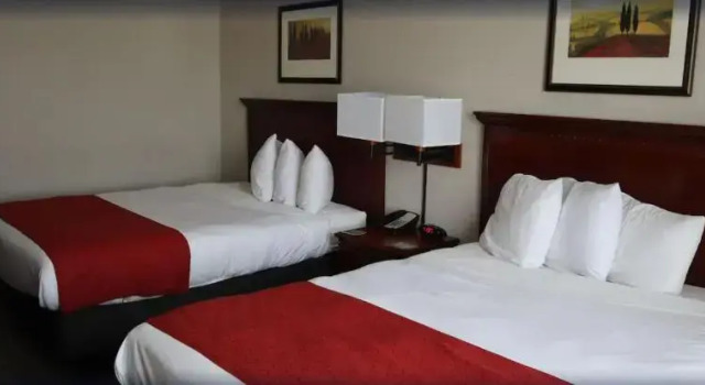 Шестиместный номер Standard Country Inn & Suites by Radisson, Emporia, VA