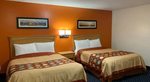 Четырёхместный номер Standard Westway Inn Motel