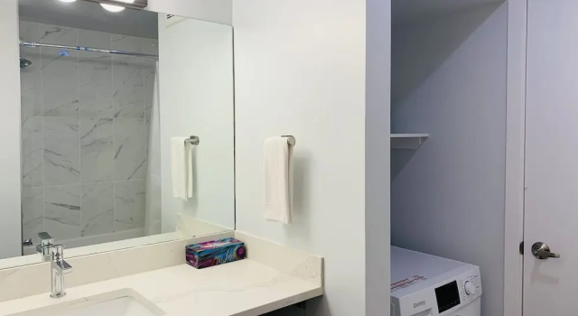 Студия A Lovely Studio with Full Kitchen & AC
