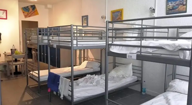 Кровать в общем номере (женский номер) HOTEL SYLVABELLE