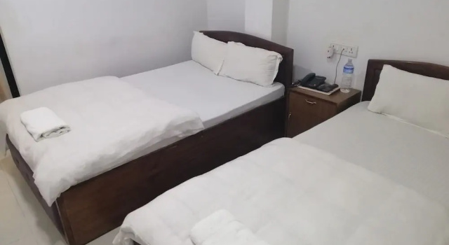 Трёхместный номер Deluxe с 2 комнатами Hotel Suramma