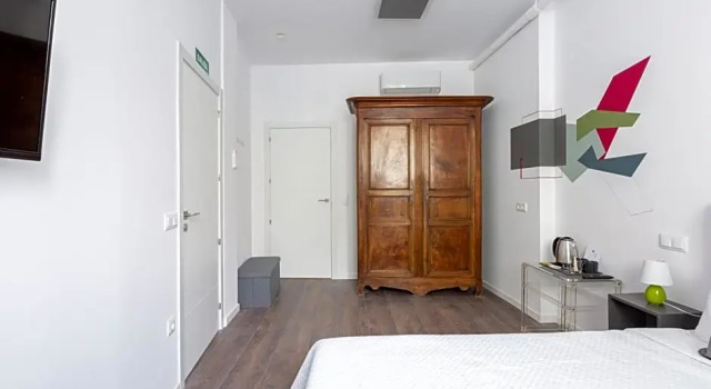 Ronda9 central suites, Забронировать Отель Латина Мадрид, рядом с Церковь Св. Терезы и Св. Иосифа