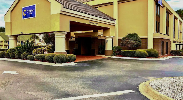 Четырёхместный номер Standard Comfort Inn Darien - North Brunswick