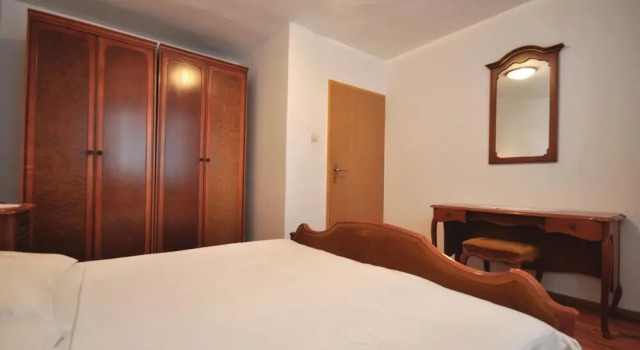 Awesome Home in Pisak With Wifi and 1 Bedrooms, Rezerwuj Hotel Pisak Split Region