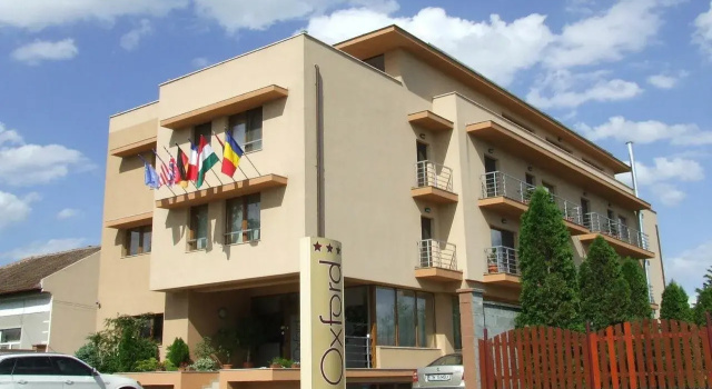 Hotel Oxford Inn & Suites
