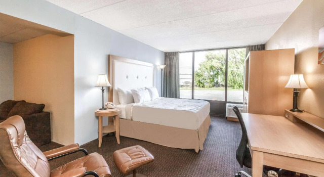 Двухместный номер Standard Days Inn by Wyndham Syracuse