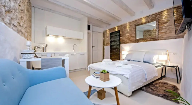 Студия Comfort Luna Rooms and Studios