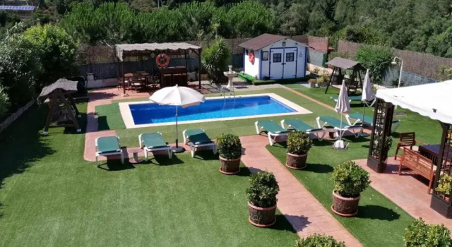 Коттедж с 4 комнатами Holiday Home Cardona
