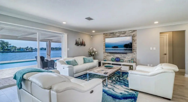 New Listing! Modern W/ Private Pool & Dock 3 Bedroom Home, Rezerwuj Dom wakacyjny Saint Petersburg Pinellas County
