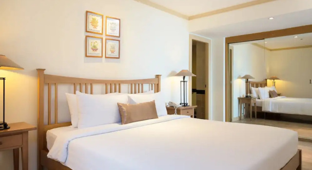 Номер Deluxe с 2 комнатами с балконом и с видом на реку Riverfront Bangkok
