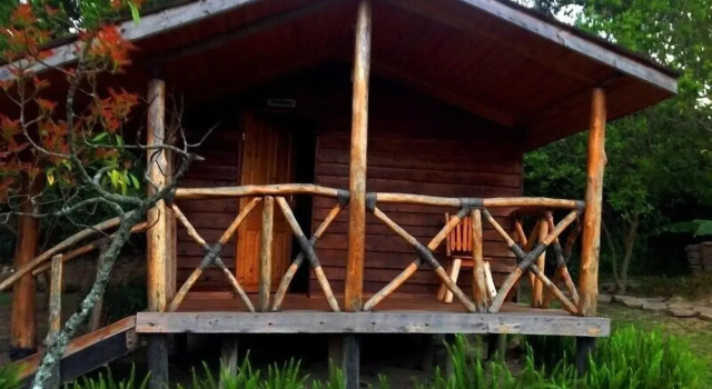 Коттедж Standard Lake Bunyonyi Eco Resort