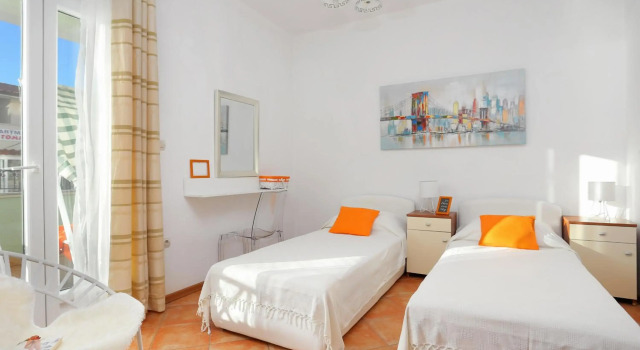 Apartments by the sea Seget Donji, Trogir - 18648, Забронировать Апартаменты/квартира Сегет Доньи Трогир, рядом с Частный Пляж «Сикрет Гарден Барада Бич Апартмент»
