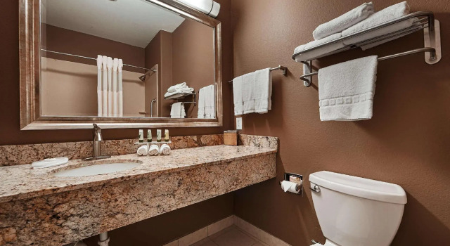 Четырёхместный полулюкс Best Western Plus Lytle Inn and Suites