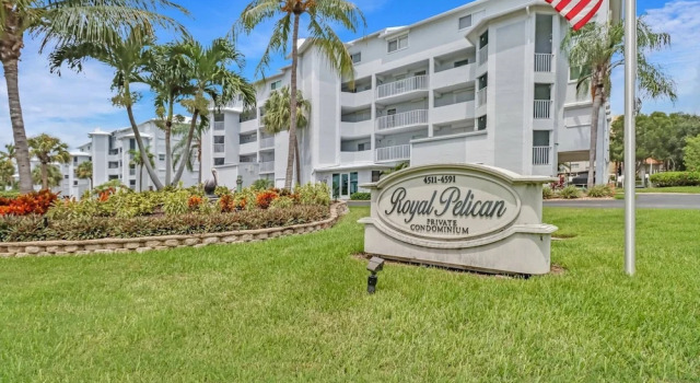 4541 Bay Beach Ln #345, Забронировать Апартаменты/квартира Отели Fort Myers Area с парковкой, Парковка