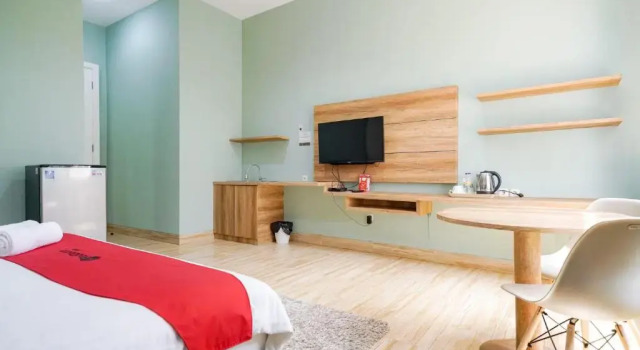 Полулюкс RedDoorz Premium near RS Pondok Indah