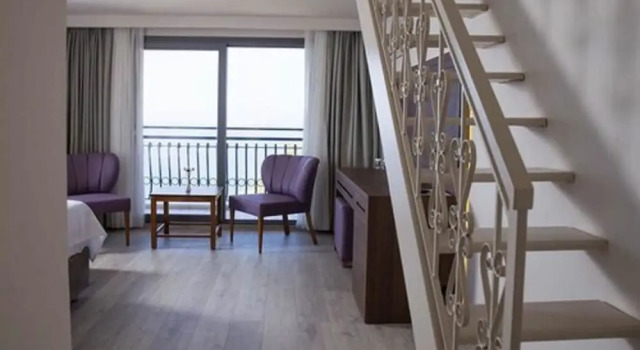 Семейный номер Standard с балконом и с частичным видом на море Neopol Hotel Deluxe