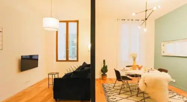 Private Apartment 2 -Old Town, Забронировать Апартаменты/квартира Ницца Приморские Альпы, рядом с Набережная Соединенных Штатов