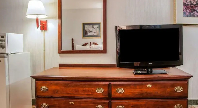 Четырёхместный номер Standard с балконом Econo Lodge Douglassville-Pottstown